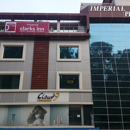 Imperial Clarks Inn Деградун Екстер'єр фото
